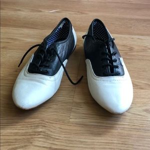Vans Sophie black & white sneakers Sz 5